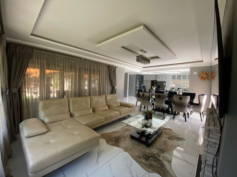 6 Bedroom Property for Sale in Protea Park North West